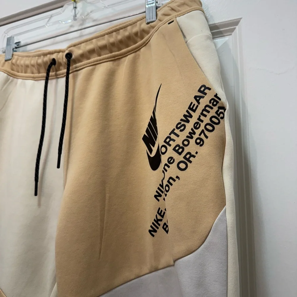 Nike Sportswear Tech Fleece Joggers Cream Light Bone - Picture 3 of 14